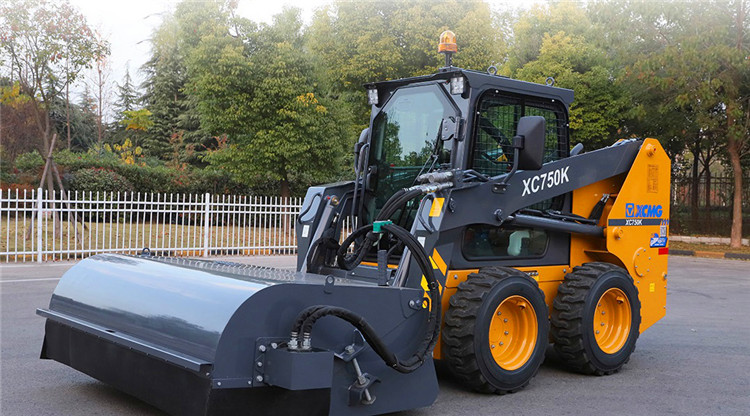 XCMG XC750K 1 ton Mini SkidSteer Tracked Loader With Attachments